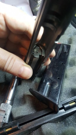 Vendo CZ 75B, con un poco de uso pero en perfecto estado de tiro. Muy cuidada. Con dos cargadores. Mira 12