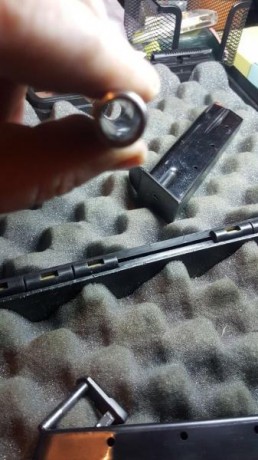 Vendo CZ 75B, con un poco de uso pero en perfecto estado de tiro. Muy cuidada. Con dos cargadores. Mira 11