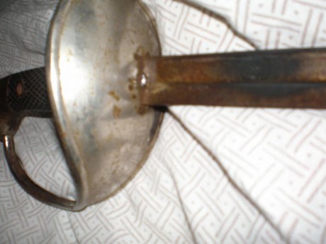 Vendo sable, con el cuño de la artillería de Toledo, por el cuño creo que es de 1890 mas menos , si algún 02