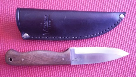 Vendo cuchillo polaco Varms Buscraft. El cuchillo esta usado pero en perfectas condiciones.

Caracteristicas:
Largo 02