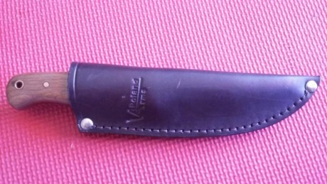 Vendo cuchillo polaco Varms Buscraft. El cuchillo esta usado pero en perfectas condiciones.

Caracteristicas:
Largo 01