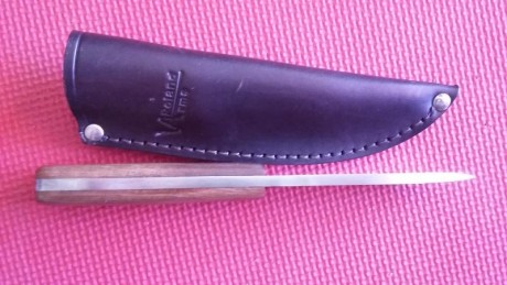 Vendo cuchillo polaco Varms Buscraft. El cuchillo esta usado pero en perfectas condiciones.

Caracteristicas:
Largo 00