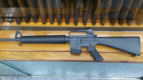 Vendo RIFLE marca COLT modelo AR 15 A-2 calibre 222 ,en muy buen estado de conservación y tiro, se vende 02
