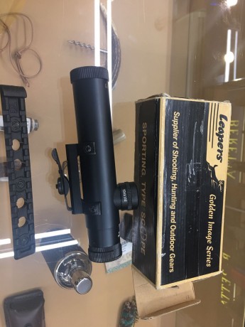 Vendo RIFLE marca COLT modelo AR 15 A-2 calibre 222 ,en muy buen estado de conservación y tiro, se vende 01