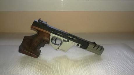 Pistola walther GSP EXPERT calibre 22lr buen estado, un único propietario. Cacha sin retocar talla M
Incluye:
 01