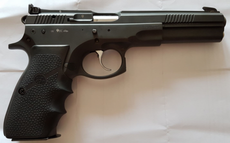 Pistola casi nueva, primer propietario, no llega a 500 disparos. Se vende por querer participar en ipsc 01
