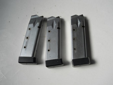 Vendo estos tres cargadores del 45  de gran capacidad con suplemento de aluminio, precio por los tres 00