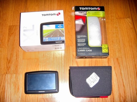 TomTom ONE XL, en perfecto estado, con todos los accesorios (cable USB, soporte, ventosa) y caja originales. 01