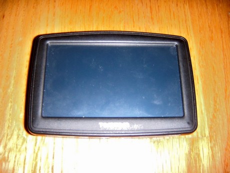 TomTom ONE XL, en perfecto estado, con todos los accesorios (cable USB, soporte, ventosa) y caja originales. 00