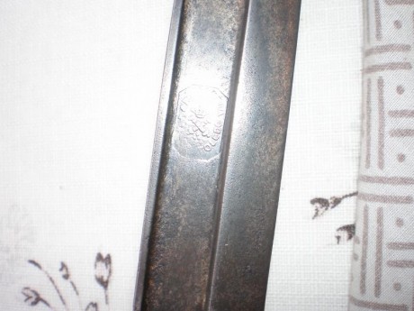 Vendo sable, con el cuño de la artillería de Toledo, por el cuño creo que es de 1890 mas menos , si algún 61