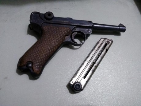 Hola estimados,
mi padre me ha dejado de herencia una Luger y me gustaría poder conocer su historia de 02