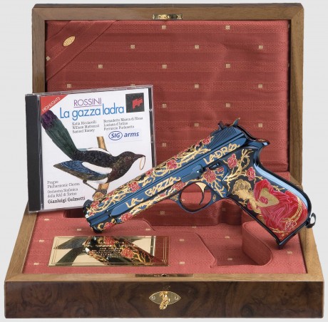 Para los amantes de la SIG 210 que son muchos espero os guste este enlace , saludos .

 http://www.littlegun.be/arme%20suisse/collectionneur%20sig/a%20a%20collection%20gb.htm 71