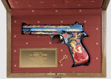 Para los amantes de la SIG 210 que son muchos espero os guste este enlace , saludos .

 http://www.littlegun.be/arme%20suisse/collectionneur%20sig/a%20a%20collection%20gb.htm 70