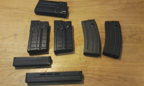 Cargador corto nuevo   15 € 
Cargador largo nuevo    20 € 
Correa portafusil nueva 15 €
Baquetas  15 €
Dispongo 02