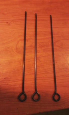 Cargador corto nuevo   15 € 
Cargador largo nuevo    20 € 
Correa portafusil nueva 15 €
Baquetas  15 €
Dispongo 01