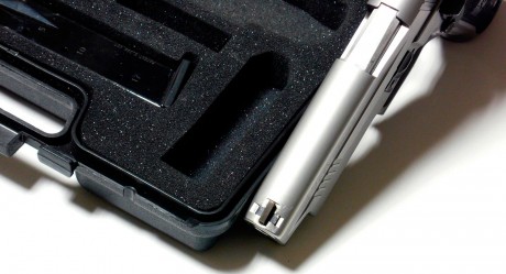 Se vende Sig Sauer P226S, calibre 9mm Parabellum, maletín original y dos cargadores (uno de ellos con 21