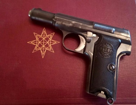 Si estás pensando en irte de vacaciones y no tienes claro donde... No sería mejor comprarte una pistola? 00