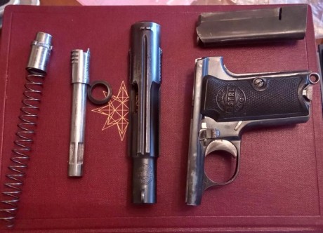 Si estás pensando en irte de vacaciones y no tienes claro donde... No sería mejor comprarte una pistola? 10