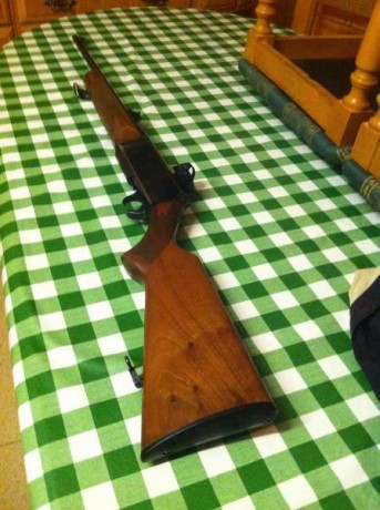buenas vendo rifle bwowning 3006 el rifle va bien y pese a sus años no a tirado muchos tiros.lo vende 02