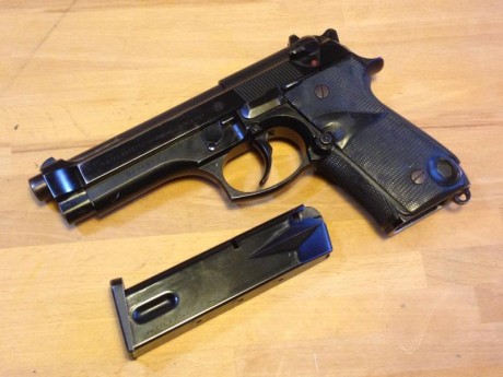 Vendo mi Beretta por pasar a la situación de retirado. Siempre perfectamente cuidada y limpia. Regalo 01