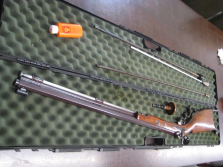Hola, un amigo me ha pedido que le anuncie este rifle, con maleta, embudo y baqueta carga/limpieza, así 01