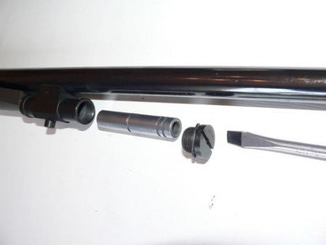 Buenas a todos.
Me ofrecen un Fn Browning BAR I en calibre 30-06 con 2 cargadores+funda+Visor de batida 50