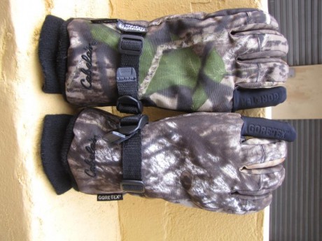 VENDO GUANTES CAMO CON GORETEX,COMPRADOS EN U.S.A. PRACTICAMENTE NUEVOS, SE HA USADO SOLO PAR PROBARLOS, 01