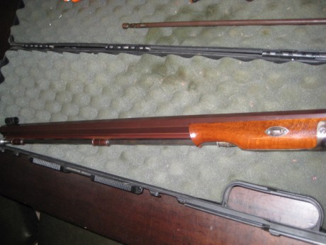 Hola, un amigo me ha pedido que le anuncie este rifle, con maleta, embudo y baqueta carga/limpieza, así 10