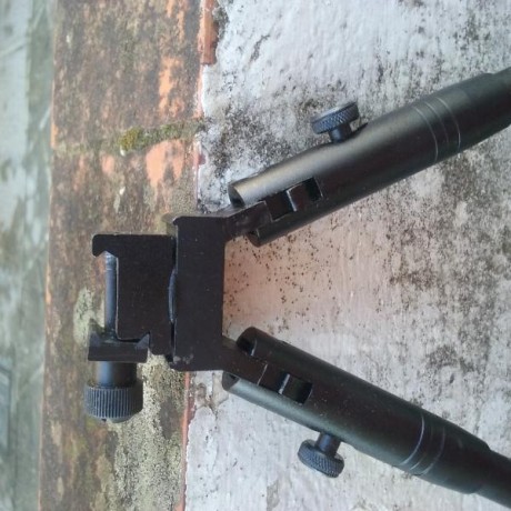 vendo bipode picantiny en 25 euros con portes incluidos. :clint: 01