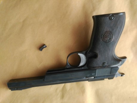 Hola vengo pistola Star FR del  22 por no usarla le falta el alza adjunto foto de el desmontado. la Pistola 01