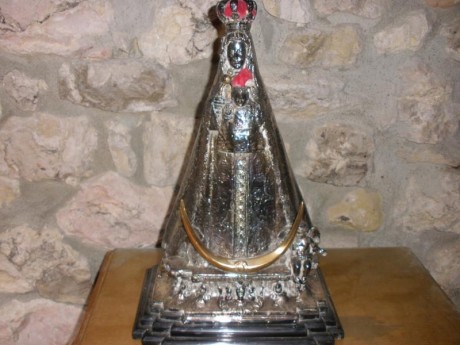 Vendo Virgen de Begoña, con su peana para pared, en perfecto estado. Altura aprox. 50 cms.
Precio: 350€ 01