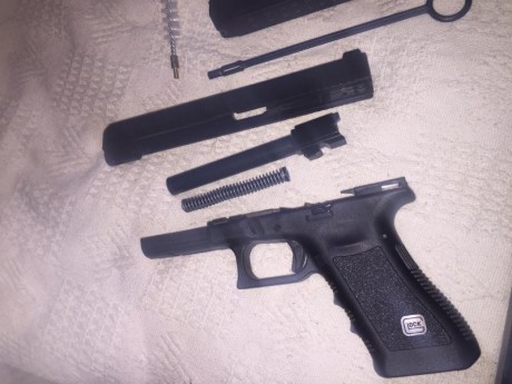 Glock 34 con 3 cargadores, porta cargadores, y funda safari 
Nueva, a penas 50 disparos. 
Esta en valencia 01