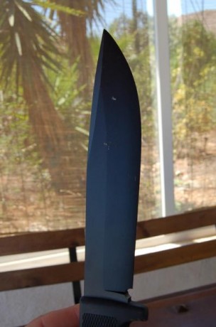 A la venta este Fallkniven A1 en negro, con funda de cuero, con caja. Está sin uso, aunque tiene marcas 00