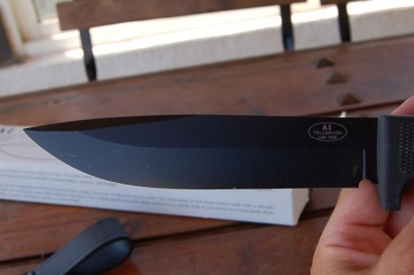 A la venta este Fallkniven A1 en negro, con funda de cuero, con caja. Está sin uso, aunque tiene marcas 11