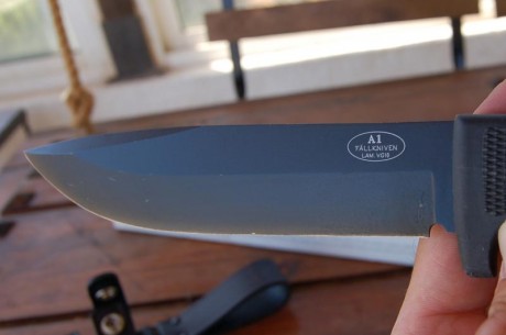 A la venta este Fallkniven A1 en negro, con funda de cuero, con caja. Está sin uso, aunque tiene marcas 10