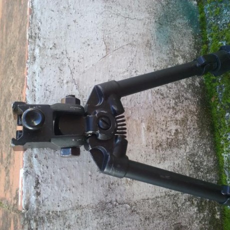 se vende bipode con carril picantiny, 25 euros portes incluidos. :clint: :duel-guns: 01