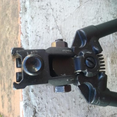 se vende bipode con carril picantiny, 25 euros portes incluidos. :clint: :duel-guns: 00