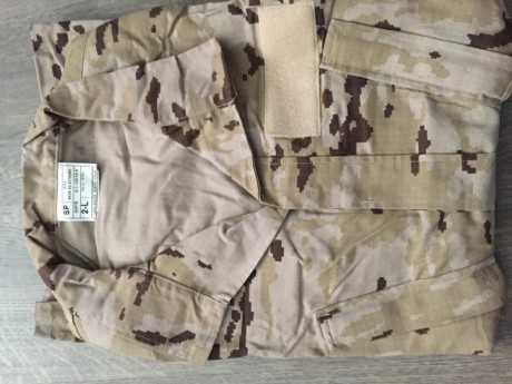 Se venden uniformes áridos pixelados de la talla 1L y talla 2L, chaquetilla y pantalón NUEVOS COMPLETAMENTE 11