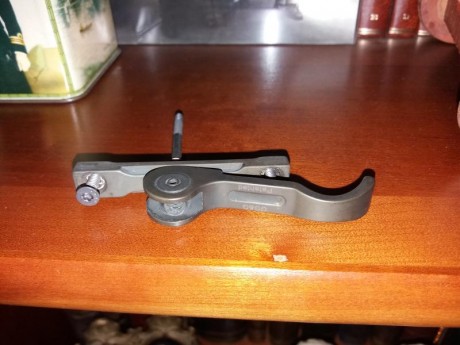 Montura desmontable tactica GGyG, para visor holografico Eotech o bushnell, posibilita el poder usar visor 00