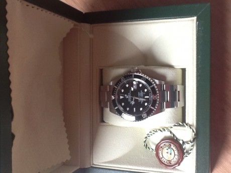 Hola.
Vendo ROLEX SUBMARINER comprado en casa oficial en Diciembre de 2006. Está en perfecto estado sin 00
