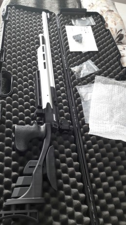 Un compañero del club me pide que le anuncie esta carabina, como recién estrenada y que compró para su 01