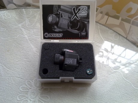 Lo dicho, vendo La linterna-laser X-2. Insight, distribuido por Borchers para Whalther. Solo 150€.
Esta 01