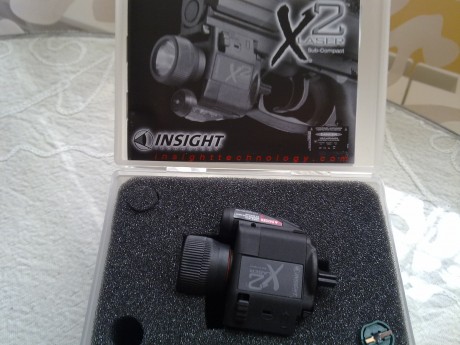 Lo dicho, vendo La linterna-laser X-2. Insight, distribuido por Borchers para Whalther. Solo 150€.
Esta 00