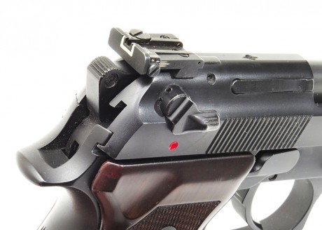Vendo Beretta modelo 92 SF en impecable estado. Muy poco usada, como hasta puede verse en las fotos. 
Incluye 00