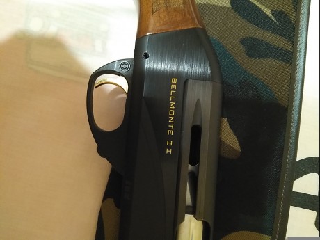 Vendo semiautomatica benelli bellmonte ll con 5 chokes maletin cañon de 71 la escopeta esta en perfecto 02