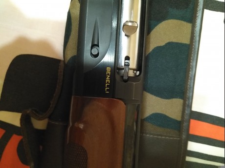 Vendo semiautomatica benelli bellmonte ll con 5 chokes maletin cañon de 71 la escopeta esta en perfecto 00
