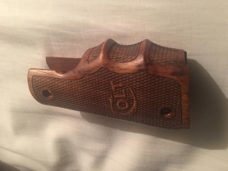 Hola amigos,vendo por no usar esta Colt 45 acp series 80,el arma está como podéis ver impoluta se vende 20