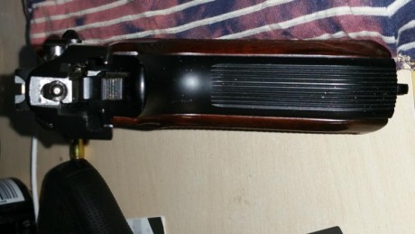 Hola muy buenas vendo este arma recién revisado como podréis ver muy muy cuidado con las cachas originales 01