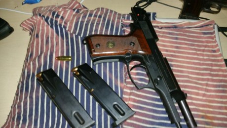 Hola muy buenas vendo este arma recién revisado como podréis ver muy muy cuidado con las cachas originales 00