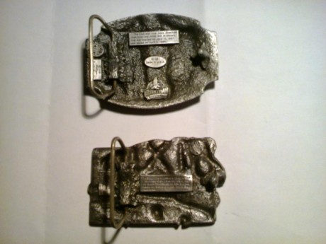 Vendo dos hebillas   nuevas   para cinturón, ambas con relieves alusivos a la guerra de secesión.
Precio 00